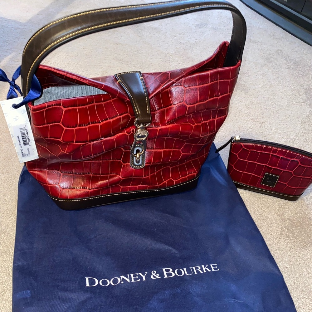 Dooney and Bourke red logo lock sac